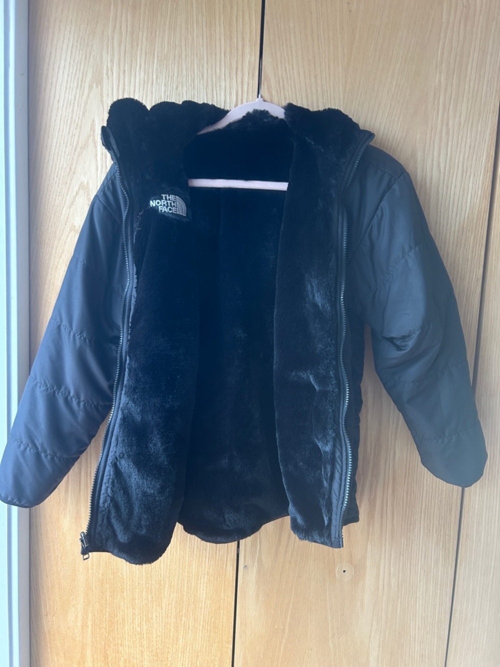 The North Face Kids Black Faux-Fur Lined Puffer Jacket reversible - Picture 2 of 4